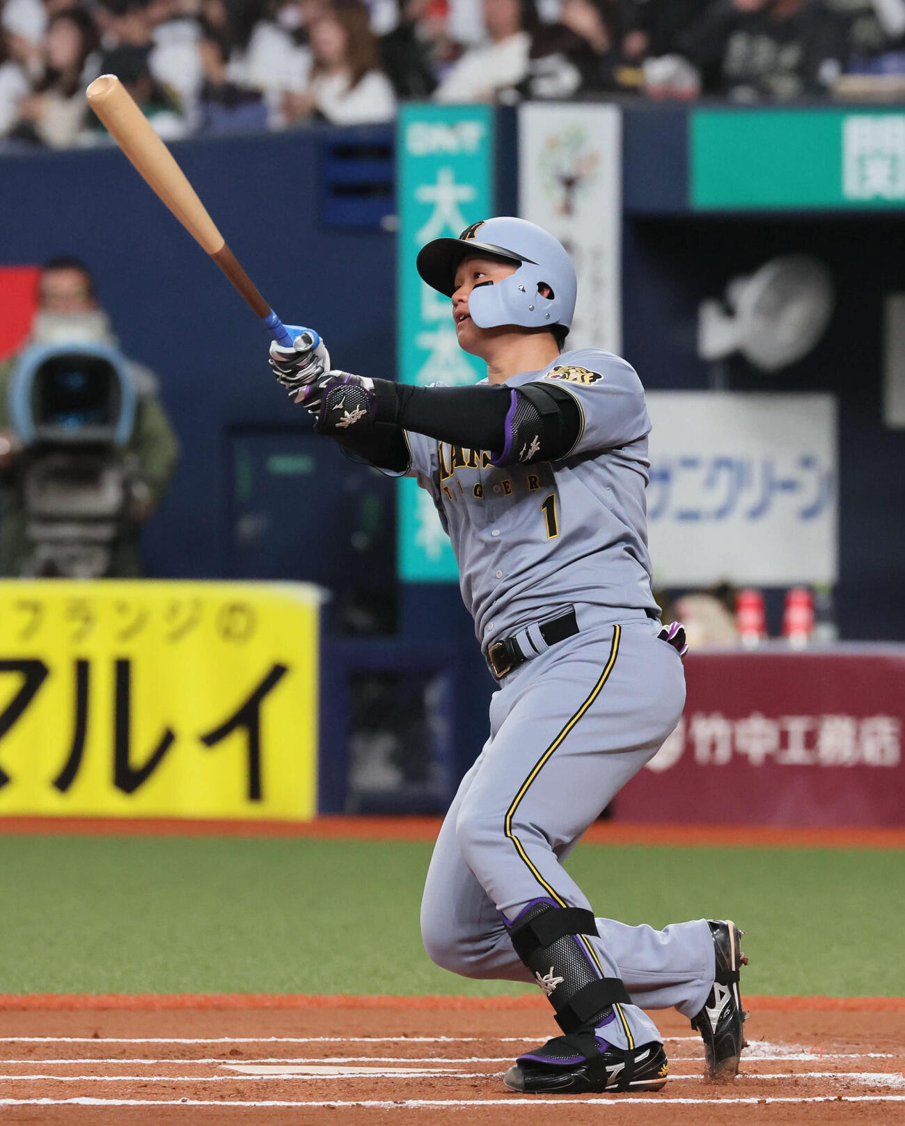 オリックス対阪神　6回表阪神1死、森下は左越え二塁打を放つ（撮影・宮崎幸一）