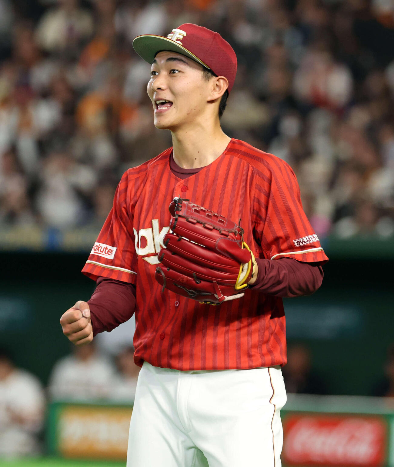 巨人対楽天　2回裏巨人2死満塁のピンチをしのぎ明るい表情の藤原（撮影・浅見桂子）