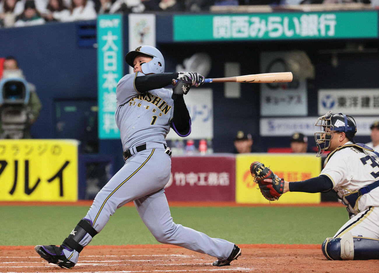 オリックス対阪神　9回表阪神無死、森下は左前打を放つ（撮影・宮崎幸一）