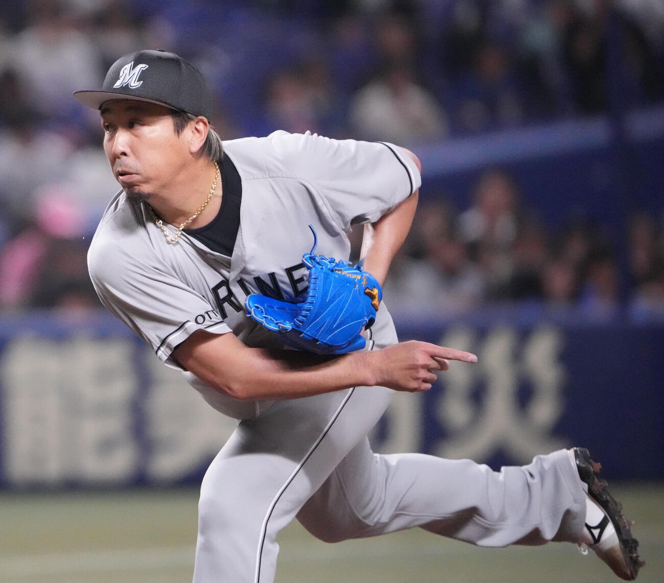 中日対ロッテ　7回裏、ロッテ4番手で登板する益田（撮影・森本幸一）