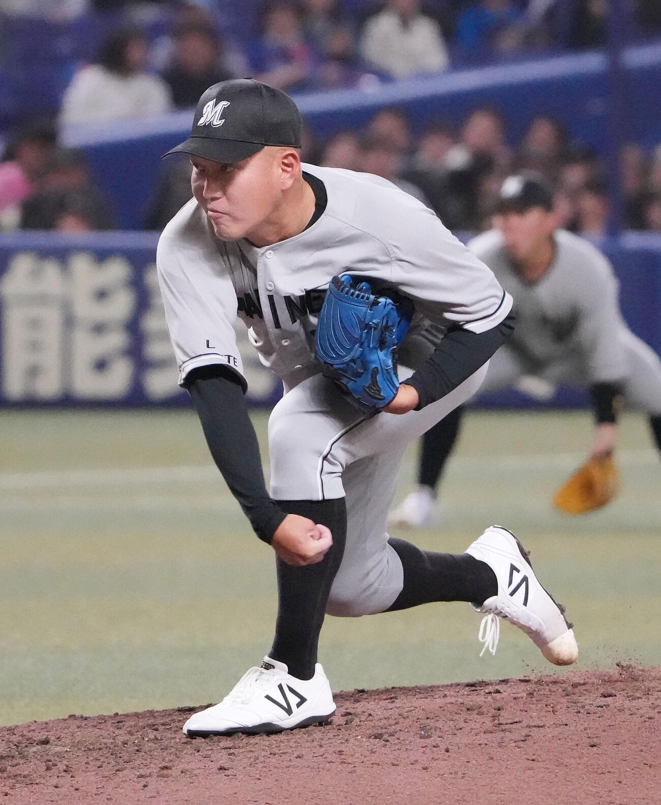 中日対ロッテ　5回裏、ロッテ2番手で登板する広畑（撮影・森本幸一）