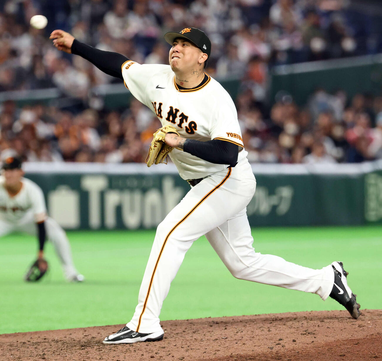 巨人対楽天　6回表楽天の攻撃から登板したマタ（撮影・浅見桂子）