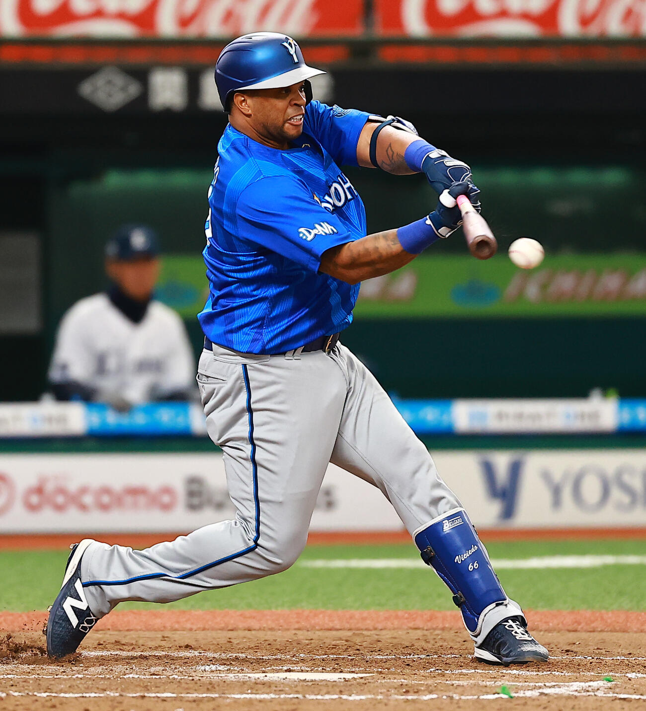 西武対DeNA 7回表DeNA無死二塁、遊撃内野安打を放つビシエド（撮影・野上伸悟）