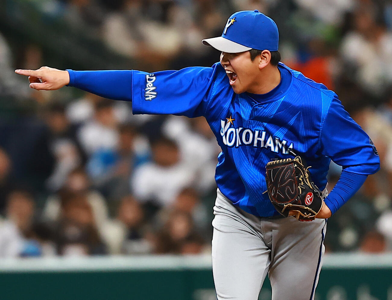 西武対DeNA　力投するDeNA山崎（撮影・野上伸悟）