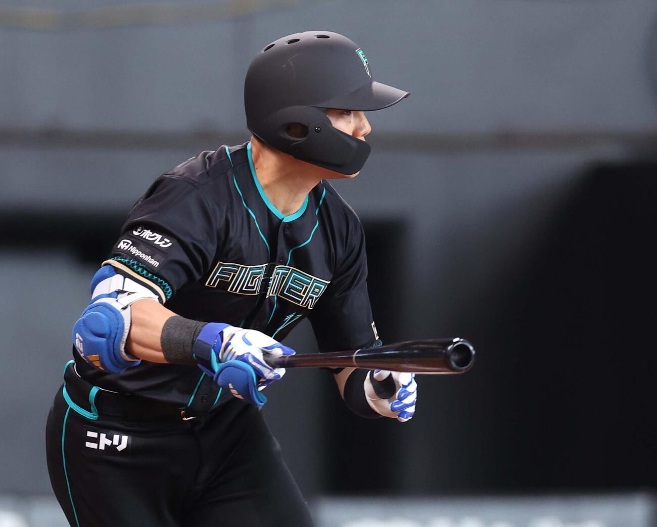 日本ハム対ヤクルト　3回裏日本ハム1死、中前打を放つ清宮幸（撮影・黒川智章）