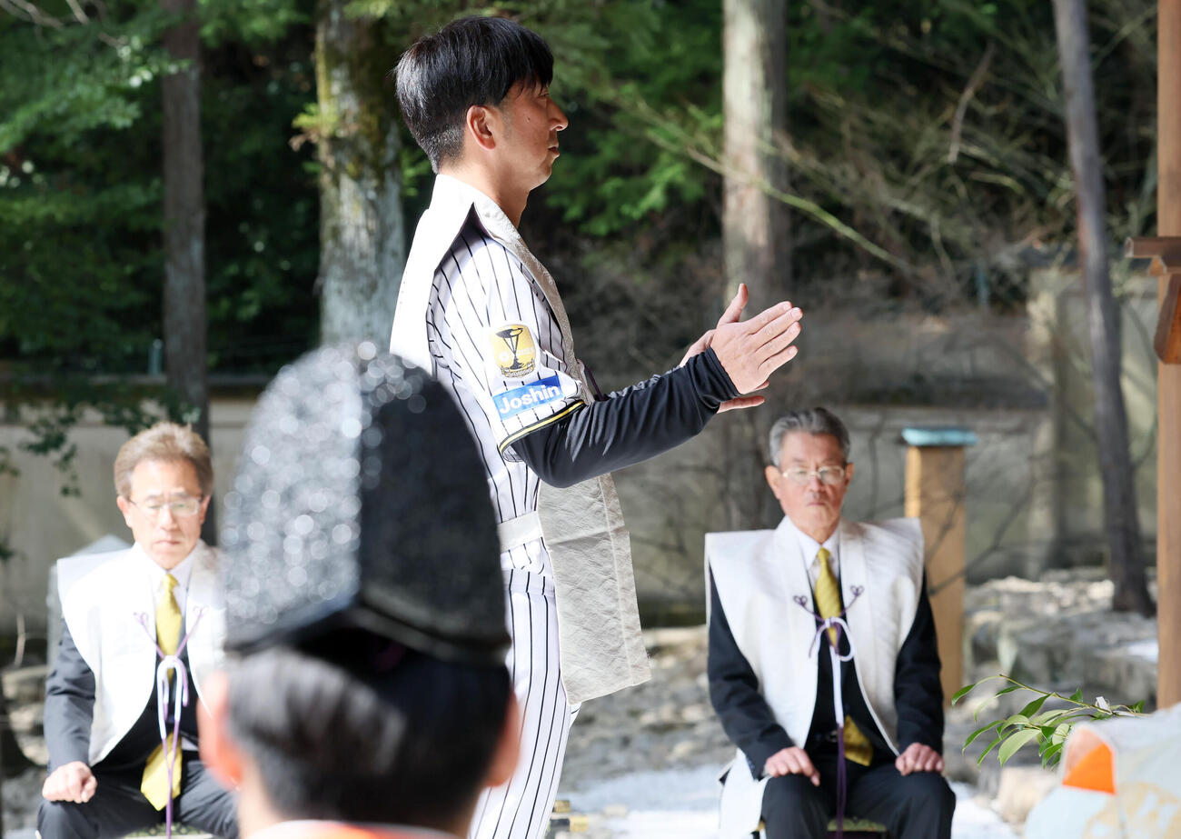 広田神社を参拝した阪神藤川監督（撮影・加藤哉）