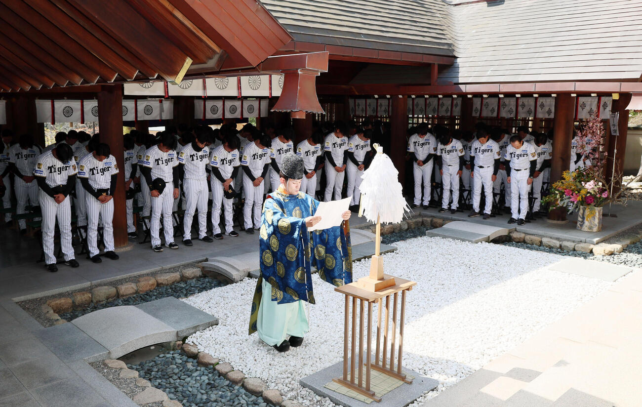 広田神社参拝を行った阪神ナイン（撮影・加藤哉）