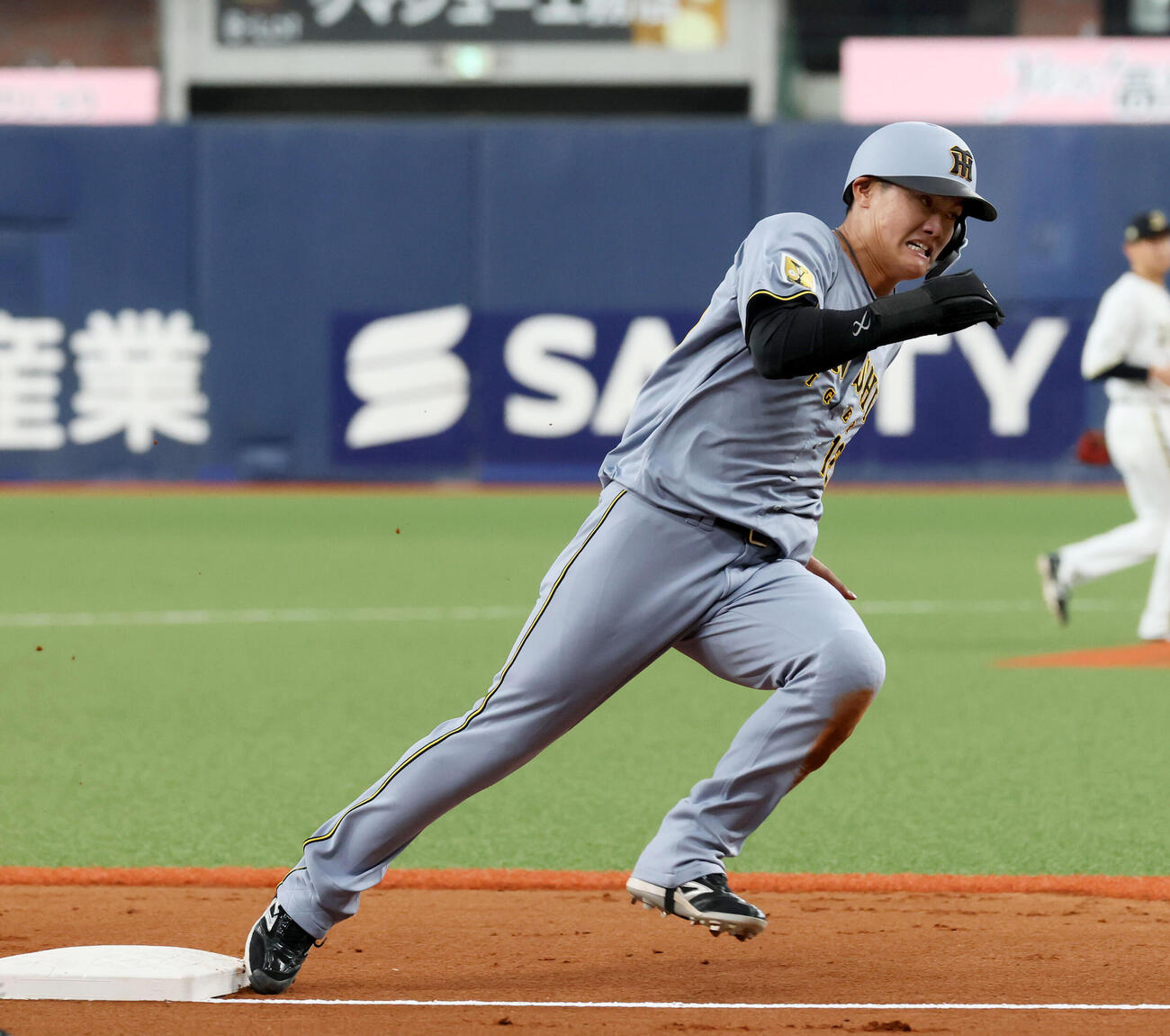 オリックス対阪神　3回表阪神1死二塁、二走西純は立石の右前適時打で生還する（撮影・加藤哉）