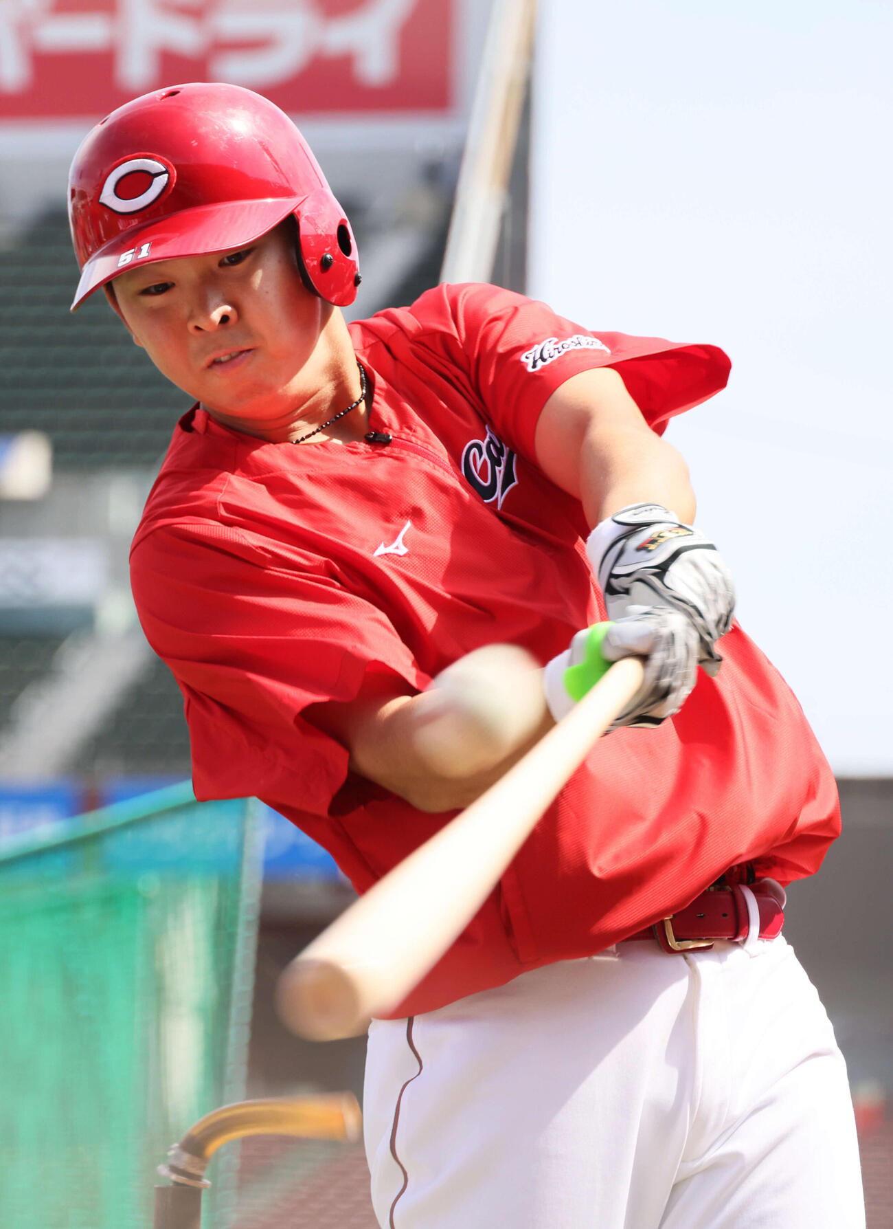 右打席でティー打撃練習をする広島平川（撮影・加藤孝規）