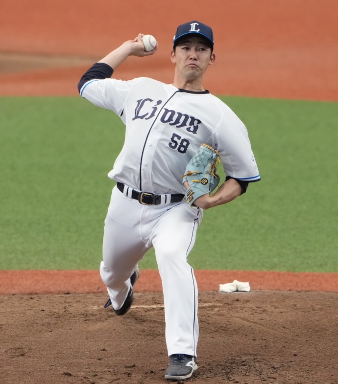 投内連係を行う中村祐（撮影・小島史椰）