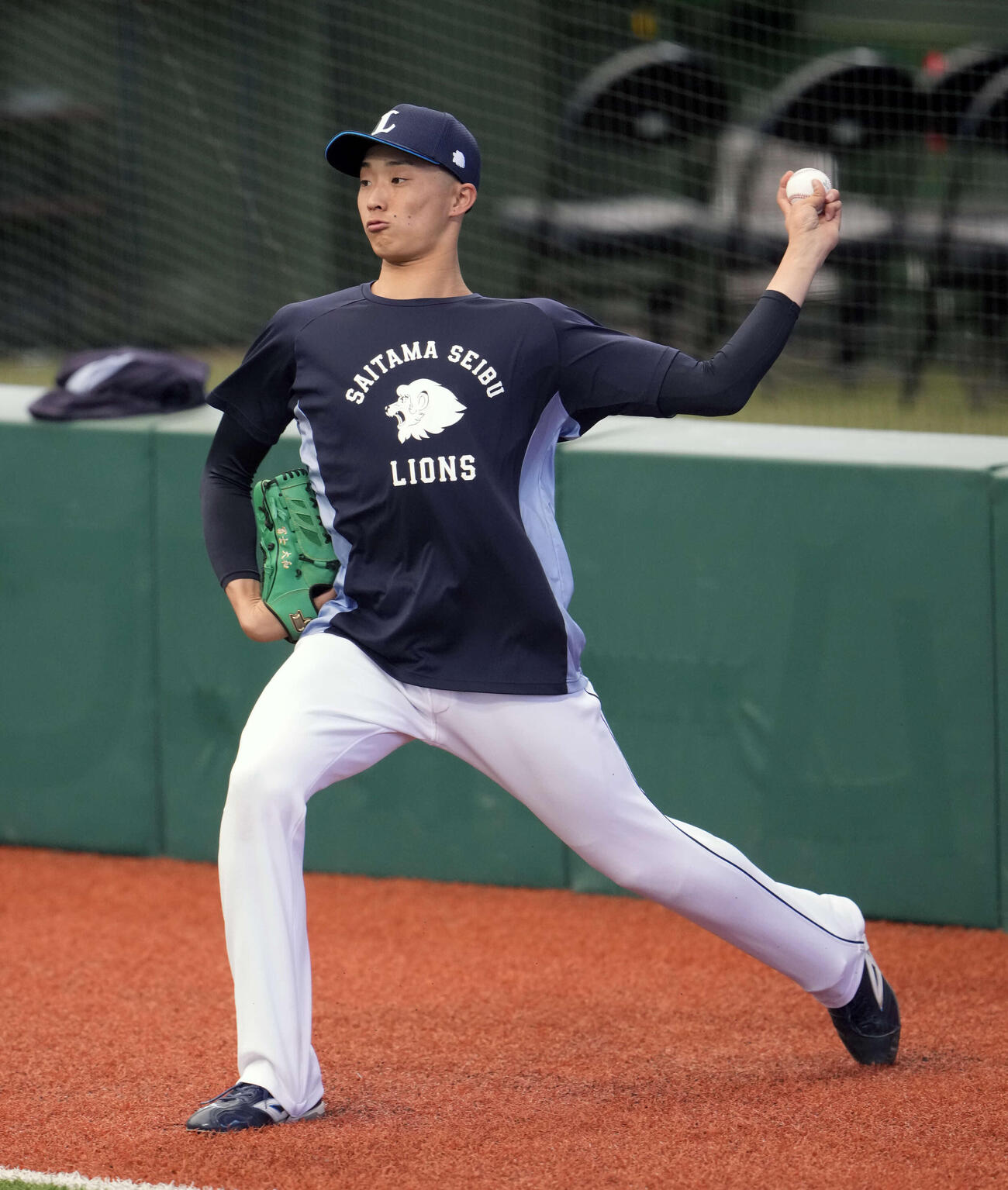 キャッチボールをする冨士（撮影・小島史椰）