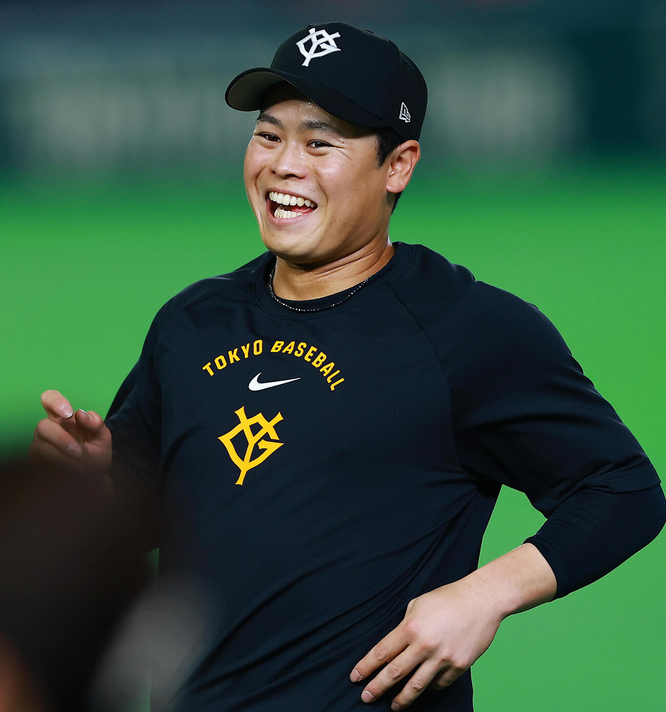 笑顔で練習する巨人中山（撮影・野上伸悟）