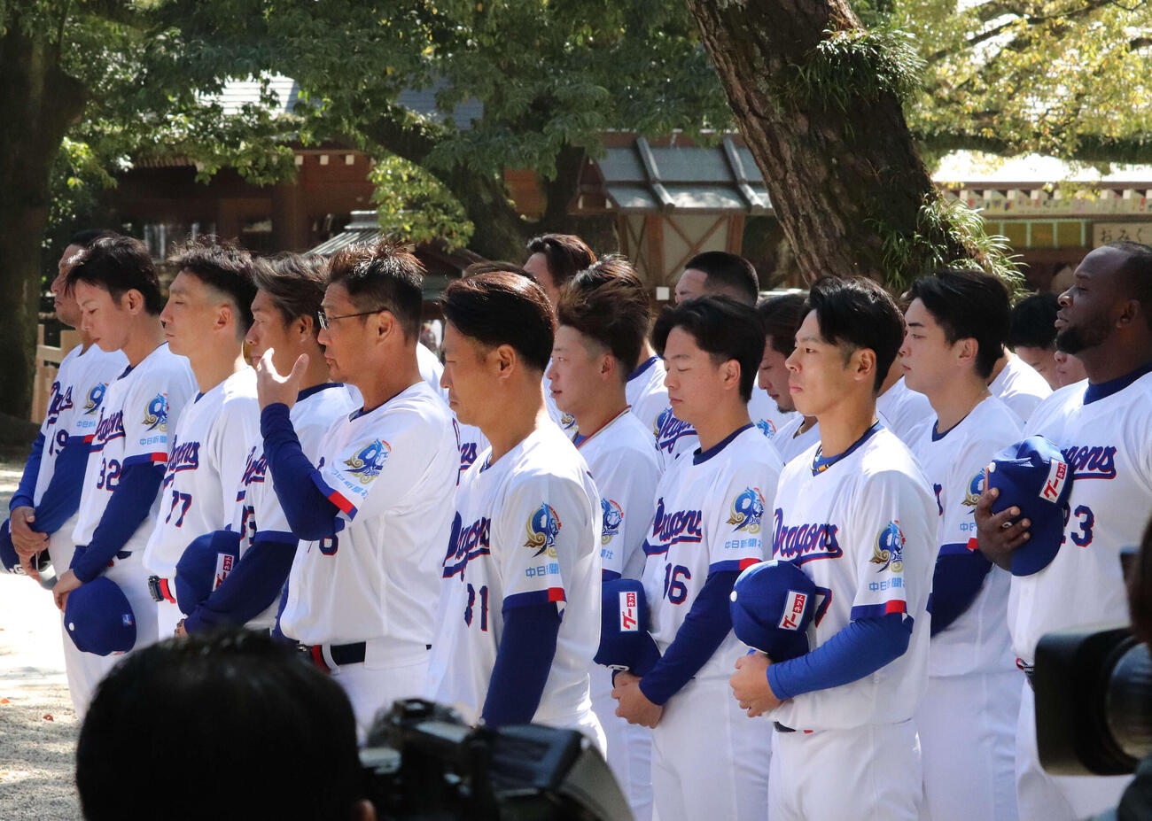 名古屋市内の熱田神宮へ参拝に訪れた中日ナイン
