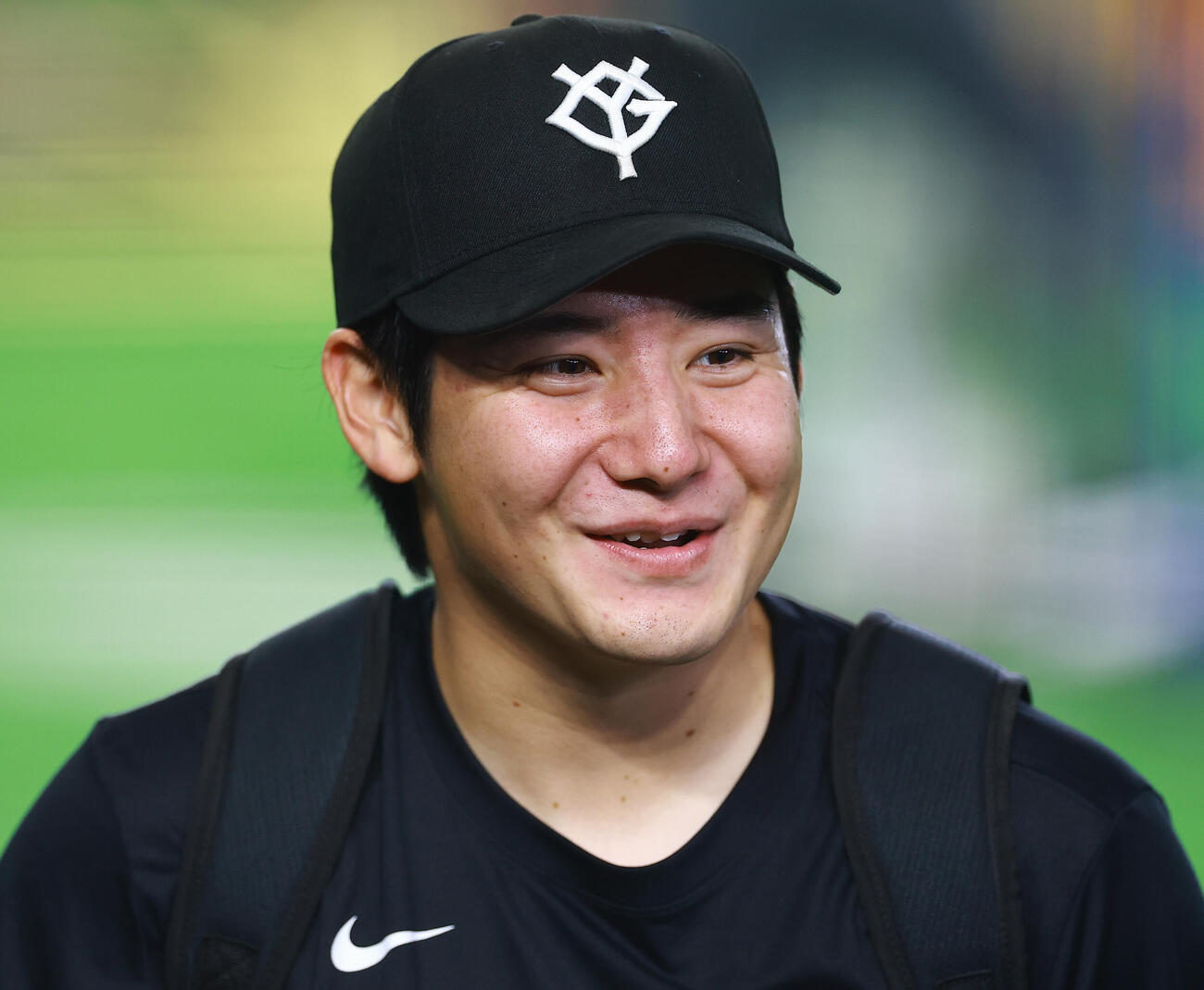 取材を受ける巨人竹丸（撮影・野上伸悟）