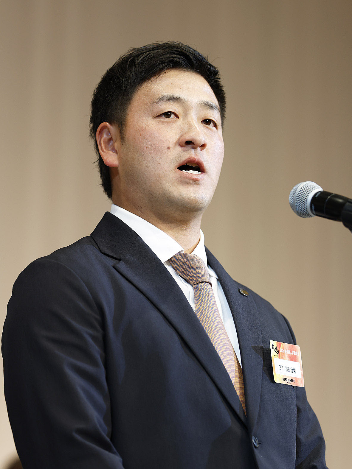 2026読売巨人激励会であいさつする岸田行倫（代表撮影）