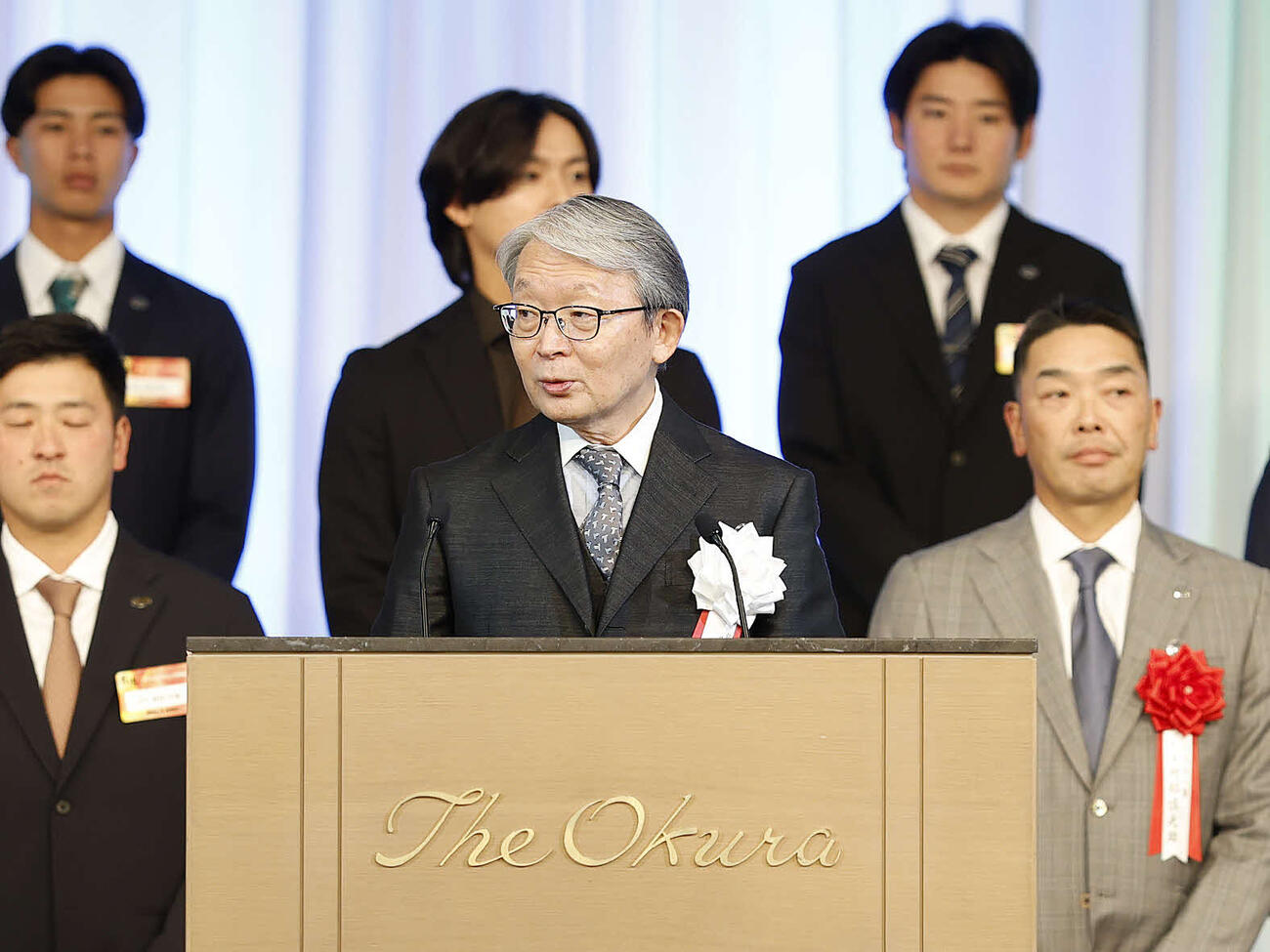 激励会であいさつする山口オーナー（代表撮影）
