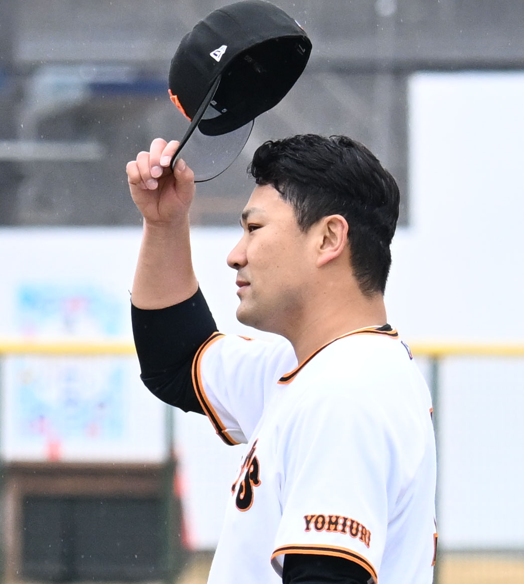 巨人対西武　1回表西武1死一、三塁、先制点を奪われ、さえない表情の巨人先発・田中将（撮影・千葉一成）