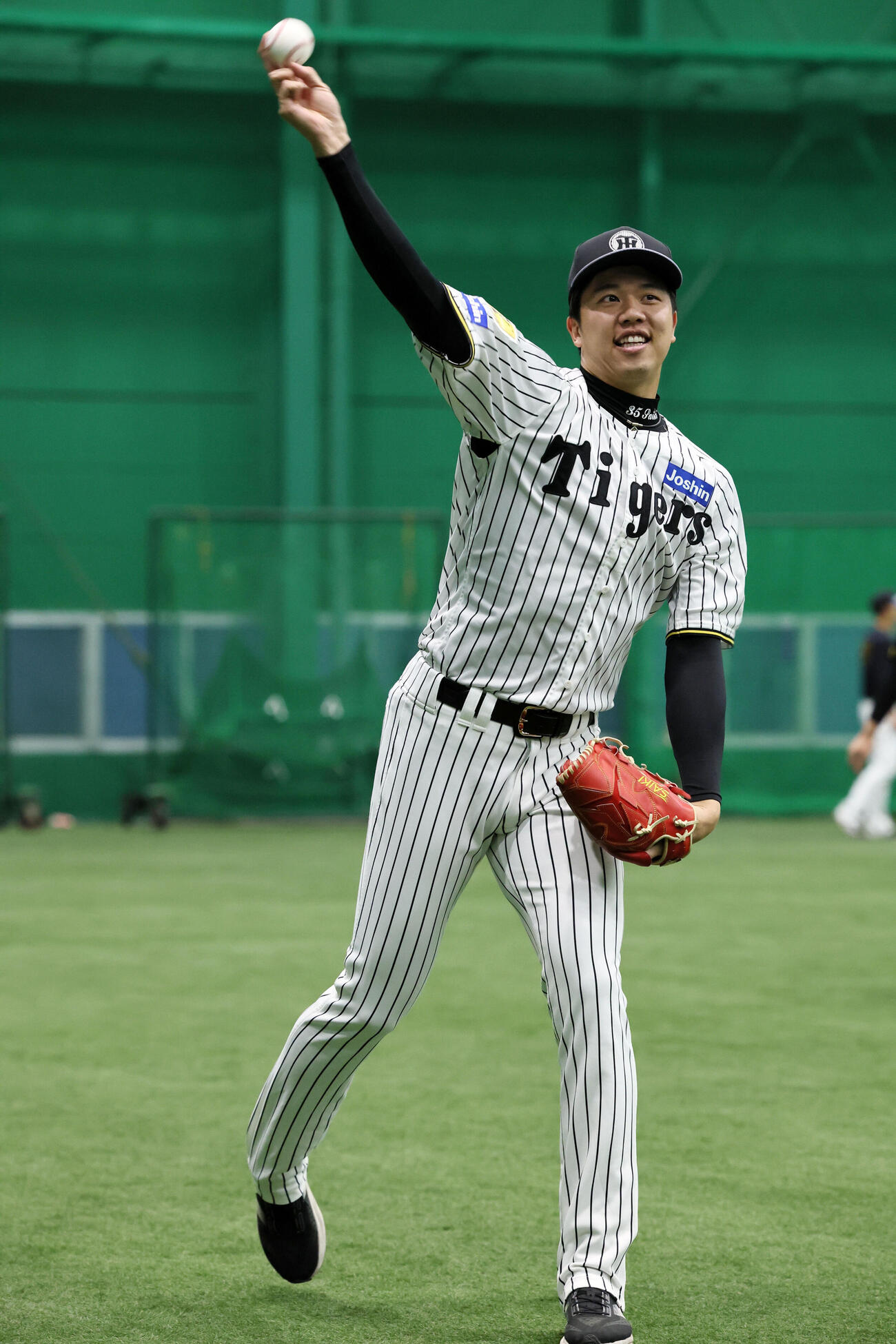 練習でキャッチボールする阪神才木（撮影・加藤哉）