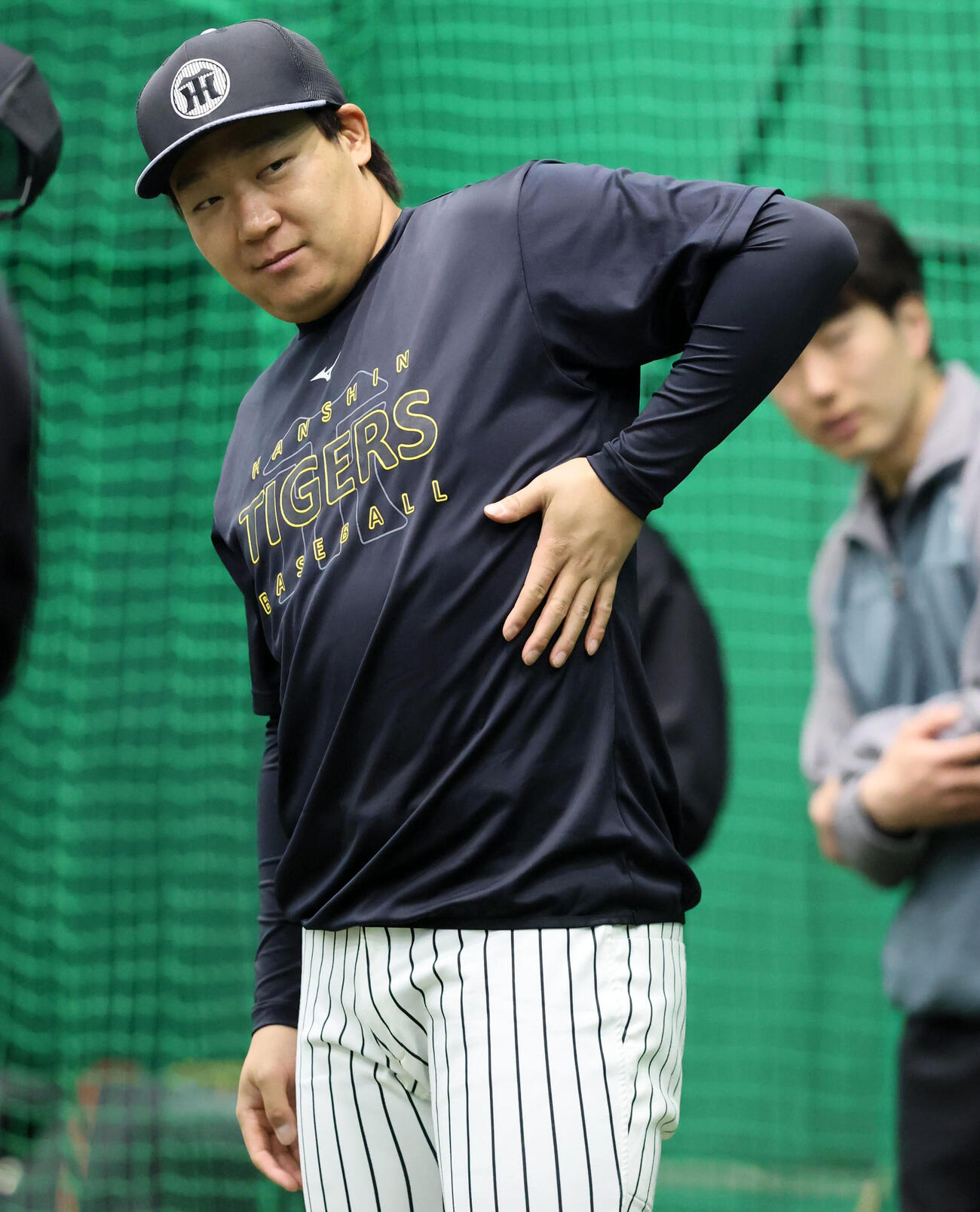 練習中、明るい表情を見せる阪神大山（撮影・加藤哉）