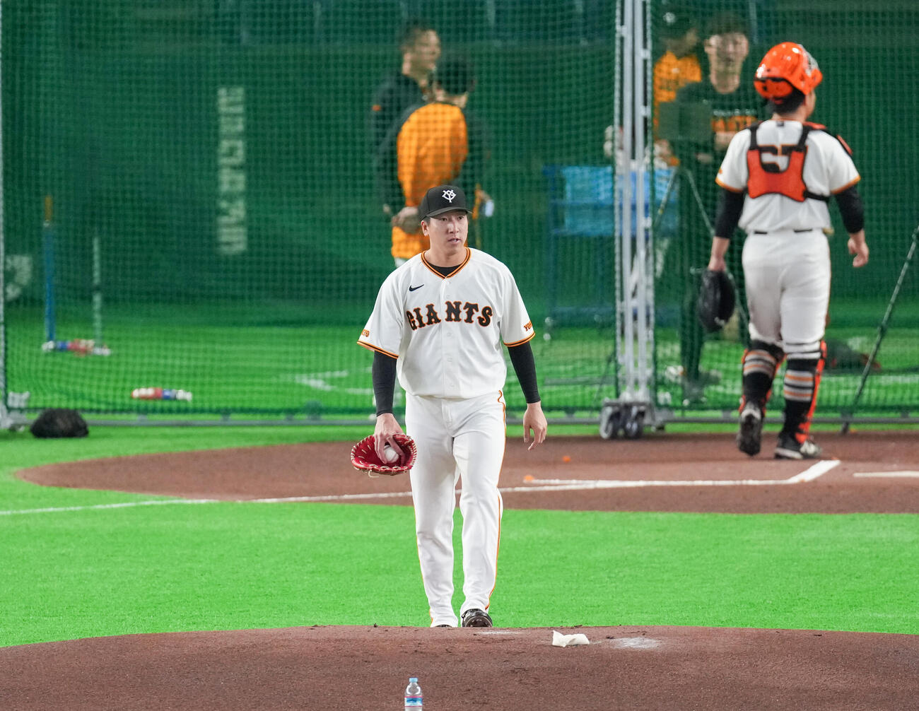 ライブBPのマウンドに上がる巨人大勢（撮影・増田悦実）