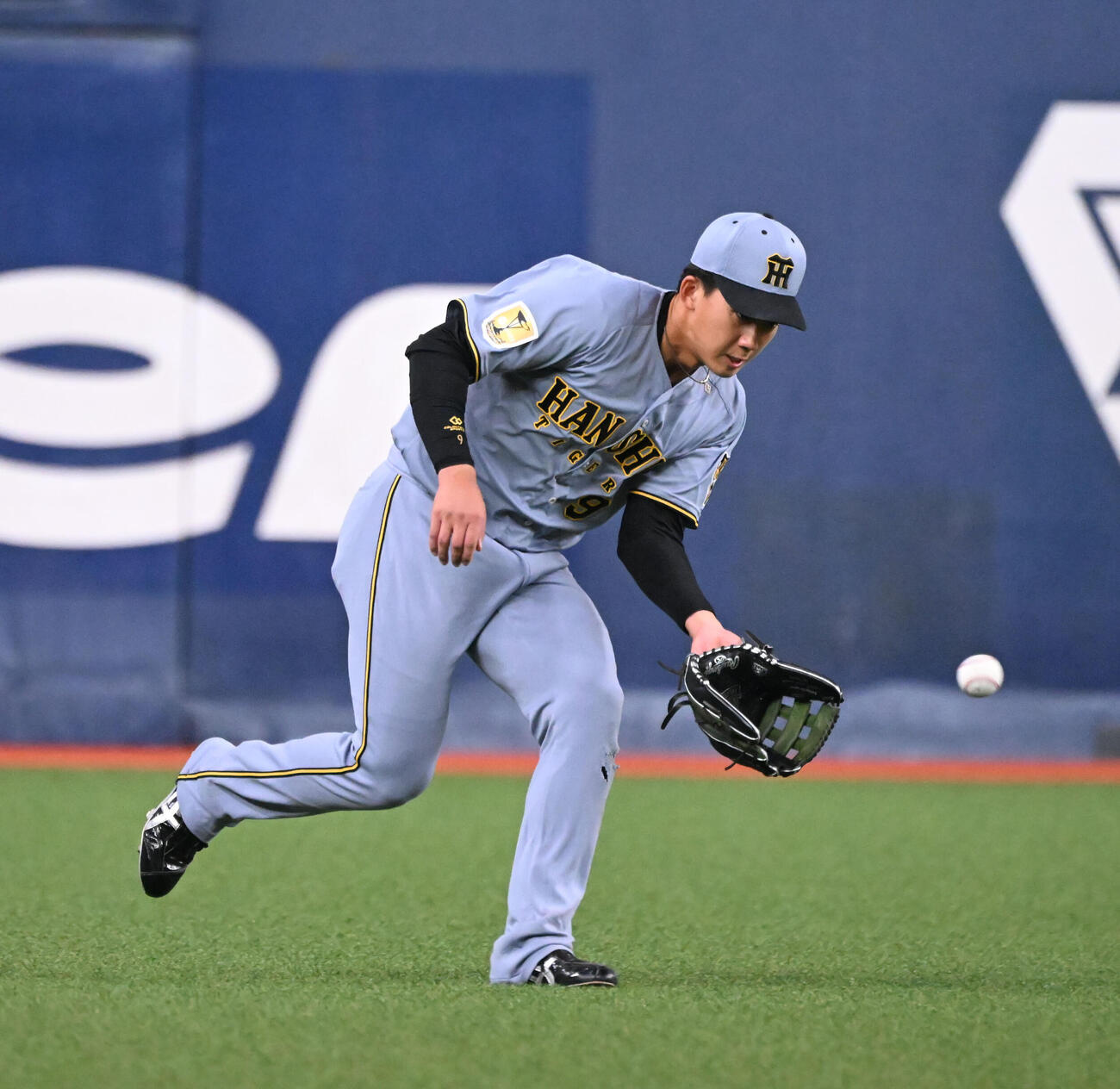 オリックス対阪神　3回裏オリックス無死、若月の左前打を捕球する左翼手立石（撮影・和賀正仁）