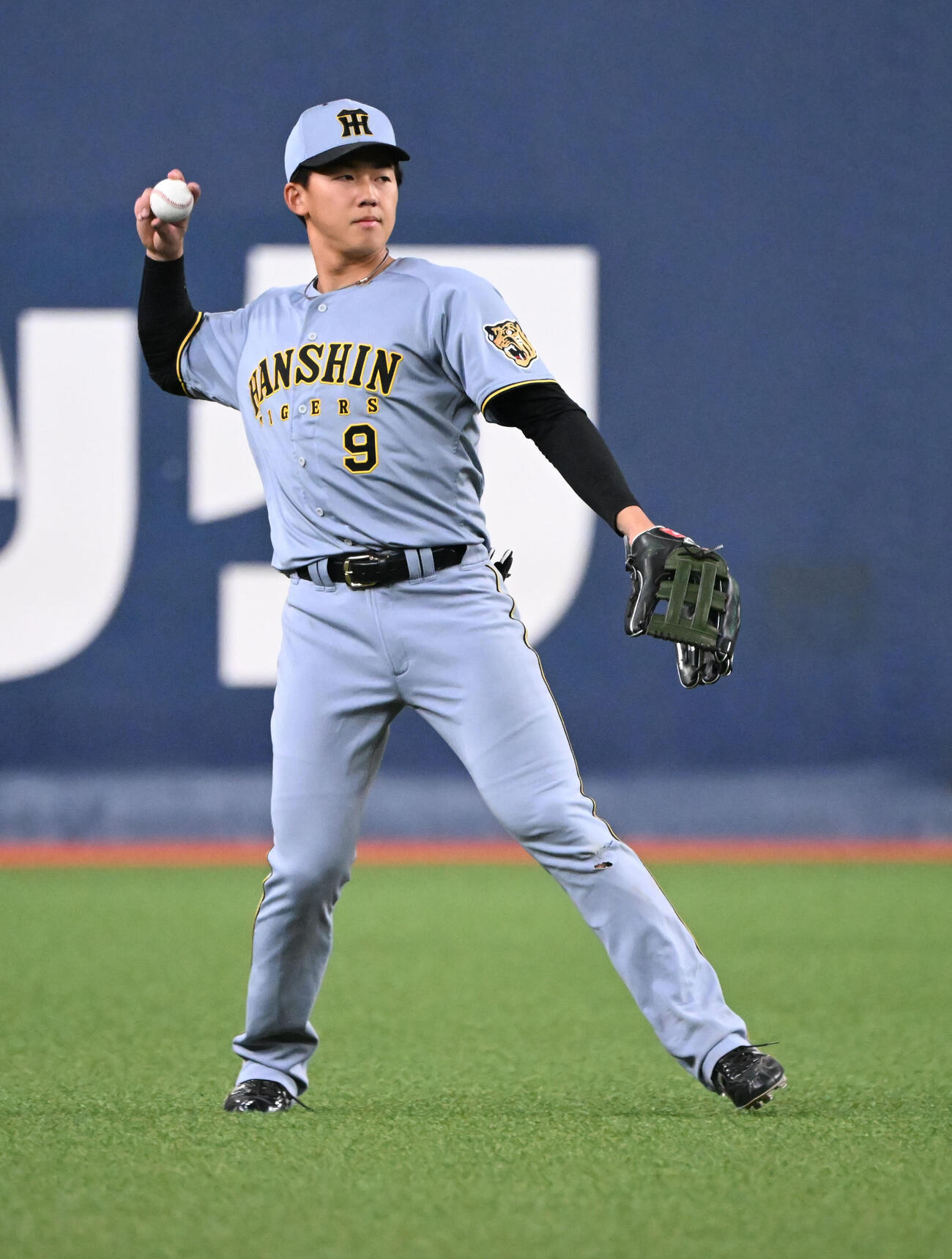 オリックス対阪神　3回裏オリックス無死、若月の左前打を捕球する左翼手立石（撮影・和賀正仁）
