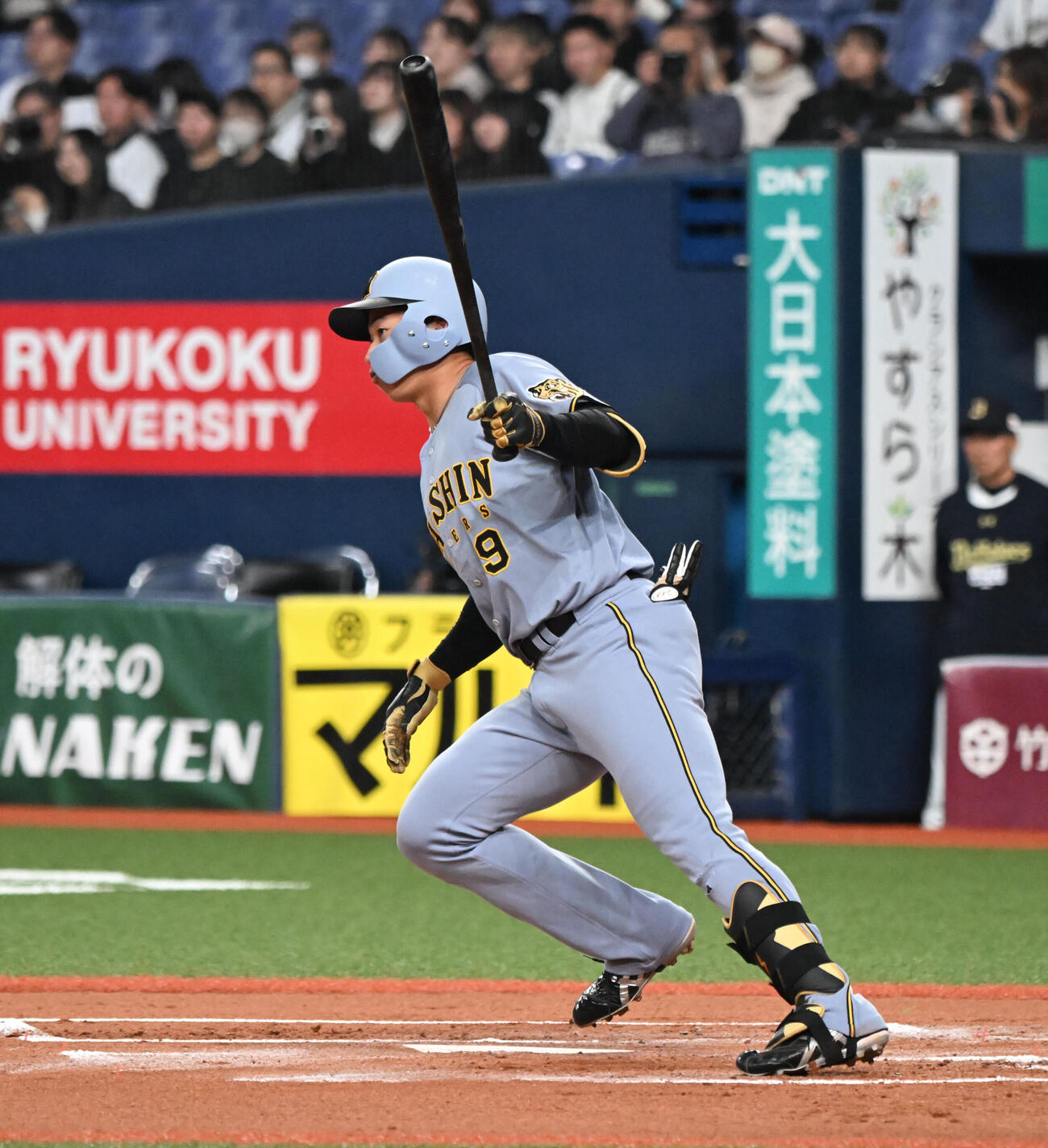 オリックス対阪神　1回表阪神1死一、二塁、遊撃へ内野安打を放つ立石（撮影・和賀正仁）