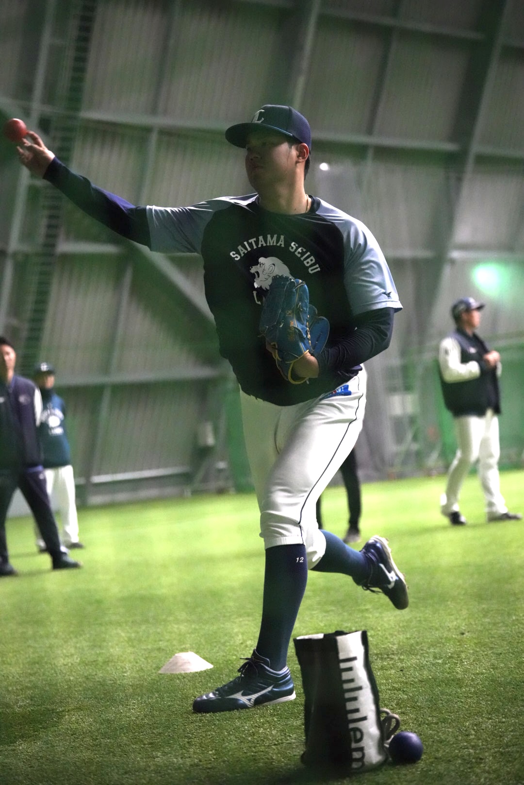 トレーニングをする西武渡辺（撮影・小島史椰）