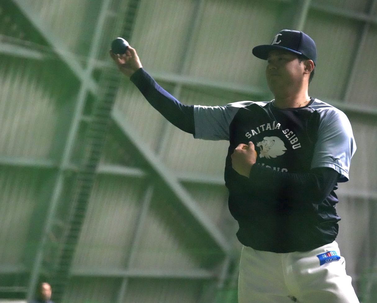 トレーニングをする西武渡辺（撮影・小島史椰）