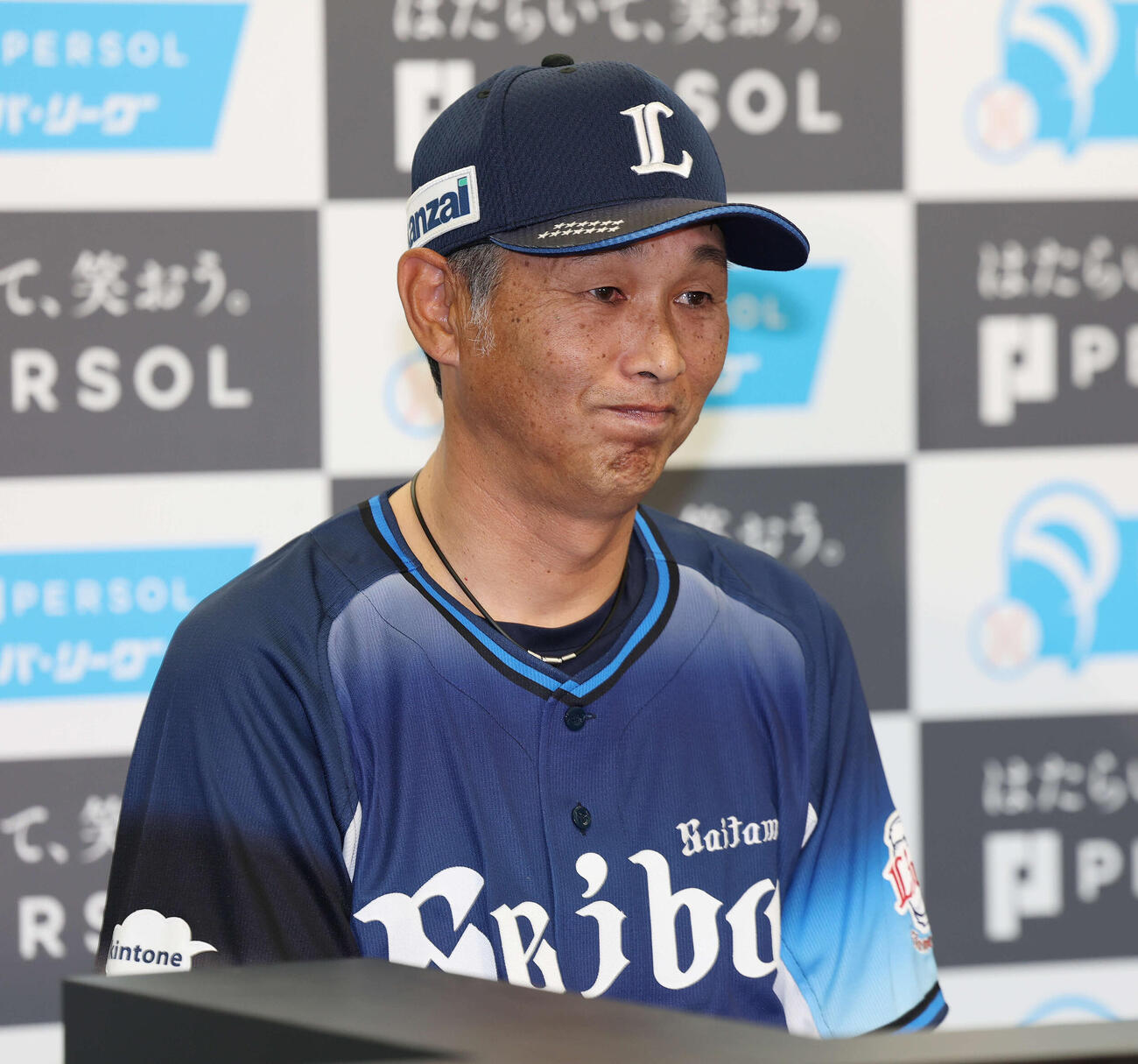 開幕前日記者会見に臨む西武西口監督（撮影・宮地輝）