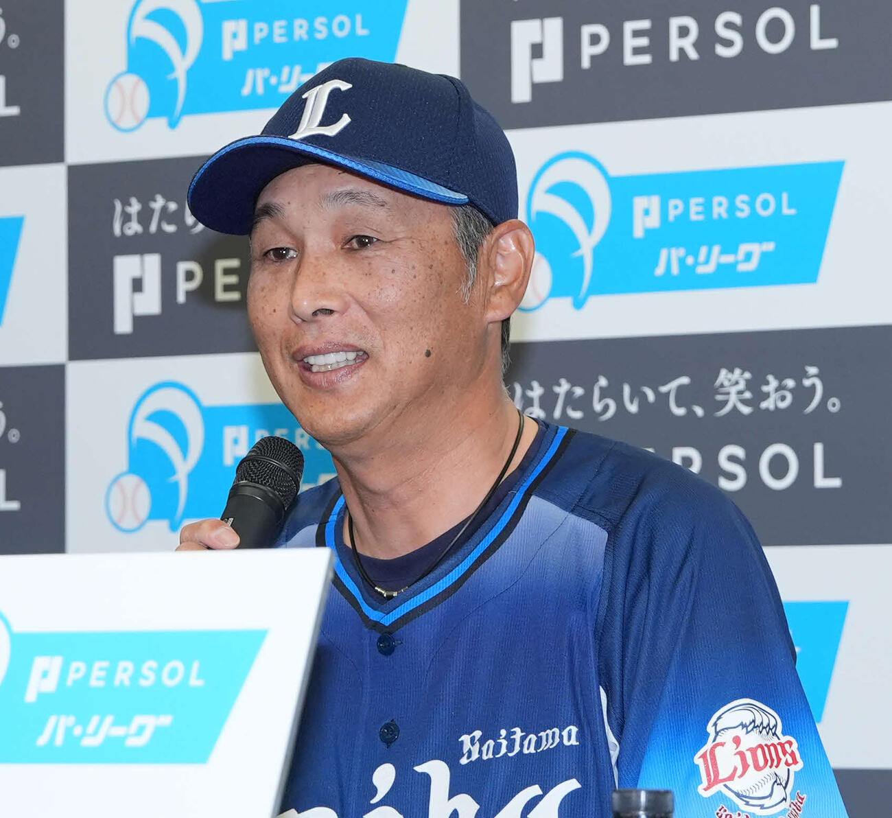 開幕前日記者会見を行う西武西口監督（撮影・小島史椰）
