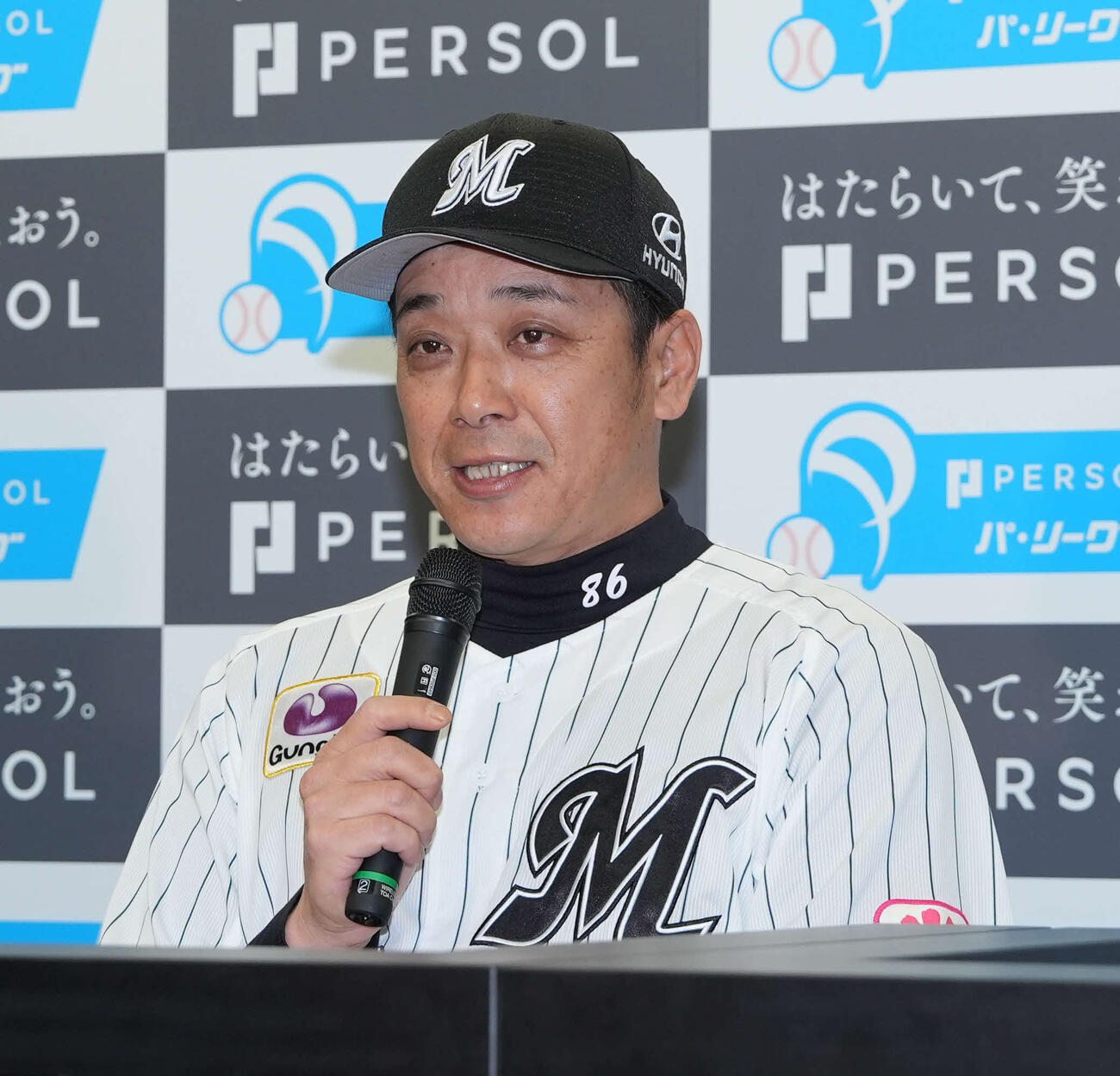 開幕前日記者会見を行うロッテサブロー監督（撮影・小島史椰）