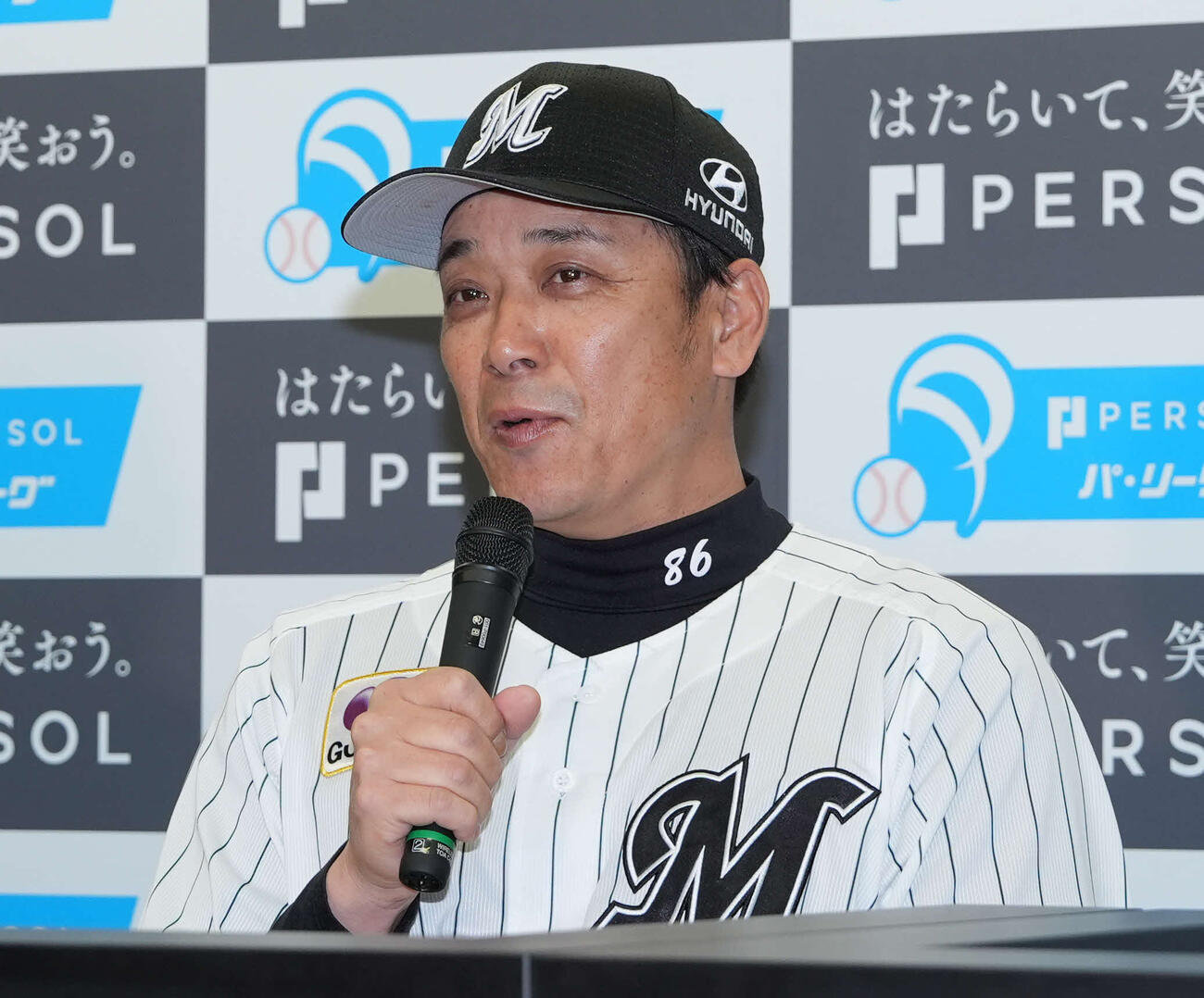 開幕前日記者会見を行うロッテサブロー監督（撮影・小島史椰）