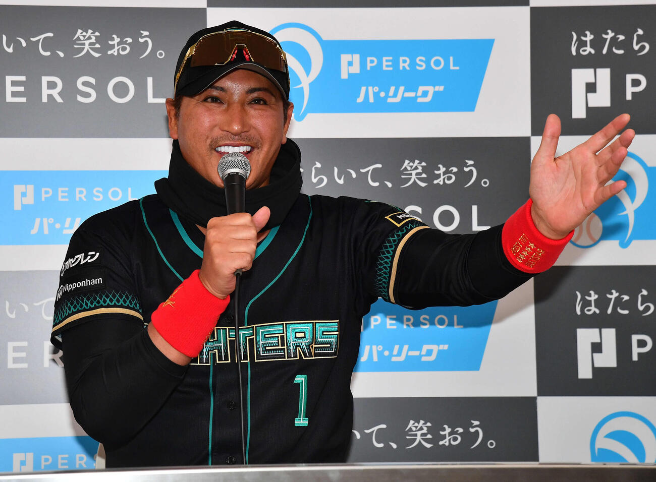 開幕前日会見を行う日本ハム新庄監督（撮影・岩下翔太）