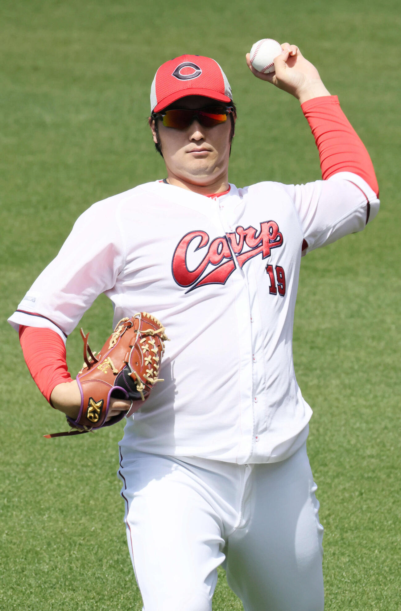 キャッチボールをする広島床田（撮影・加藤孝規）
