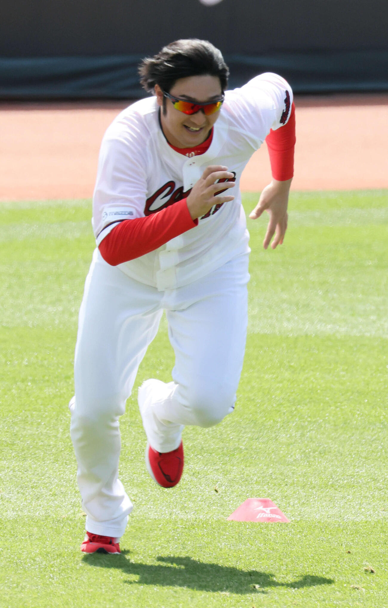 走り込む広島床田（撮影・加藤孝規）
