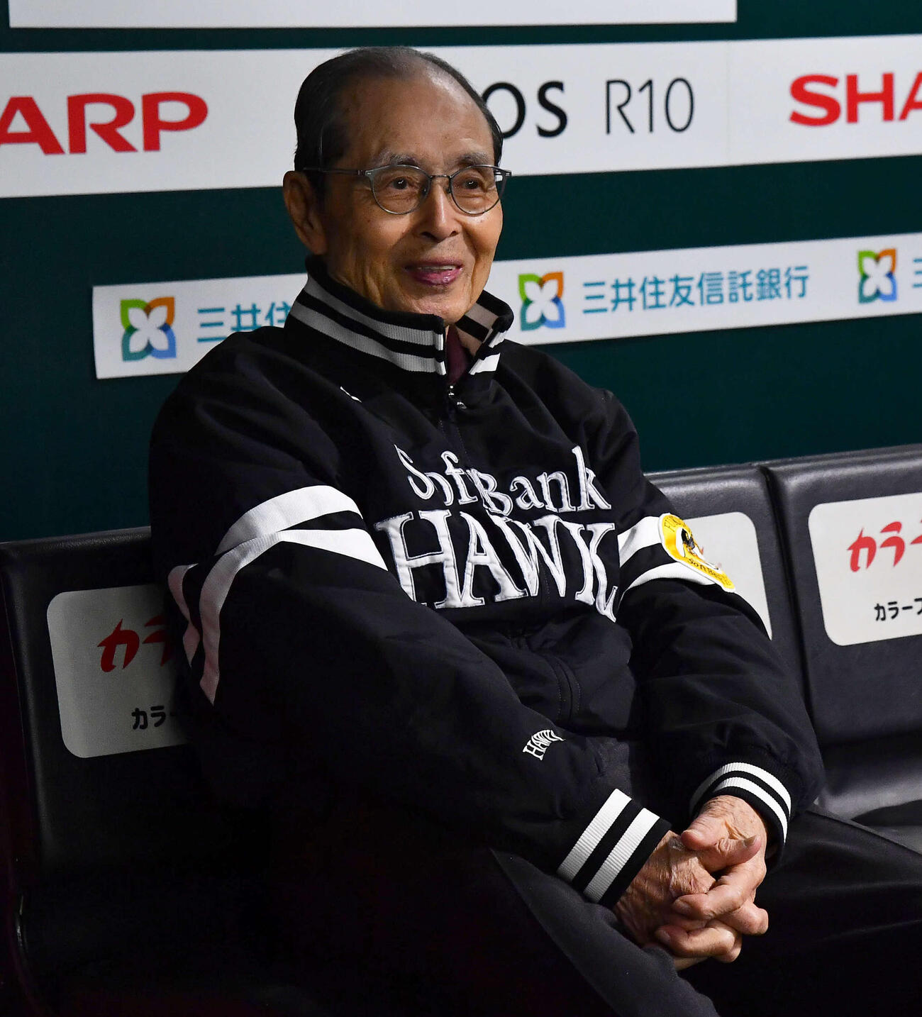 開幕前日の練習を見守るソフトバンク王球団会長（撮影・岩下翔太）