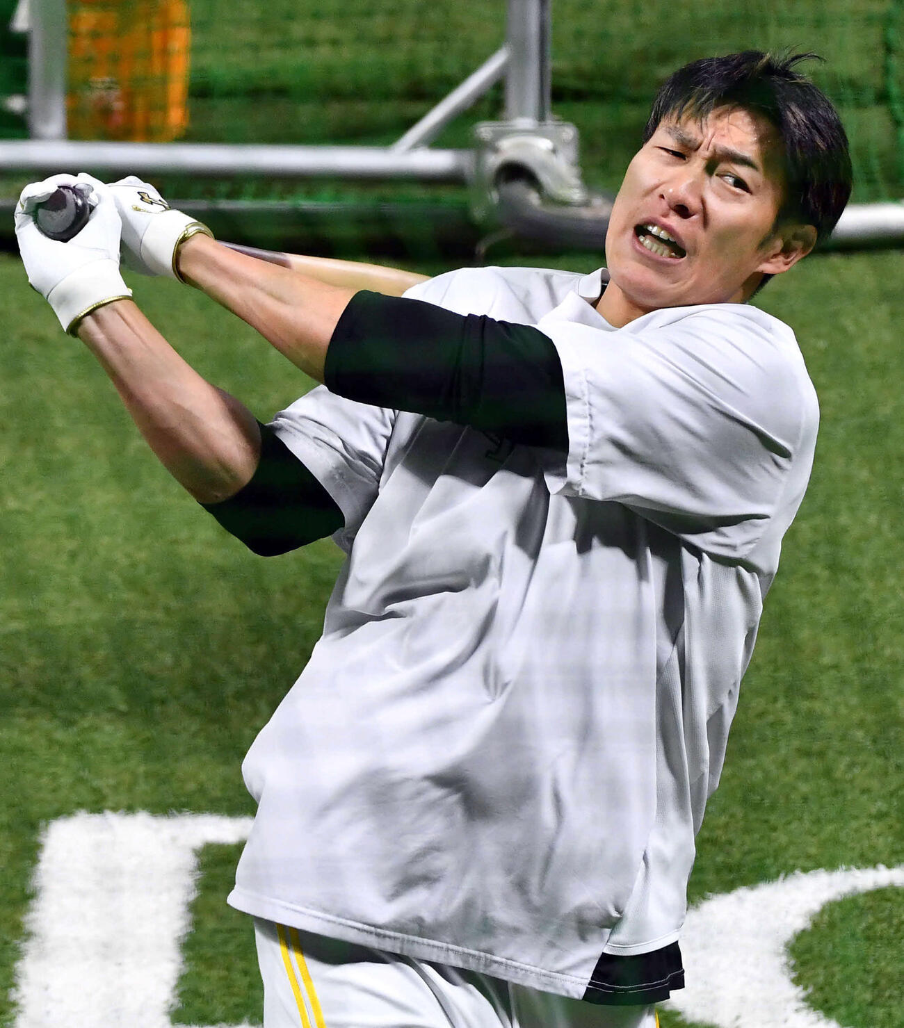 打撃練習を行うソフトバンク柳田（撮影・岩下翔太）