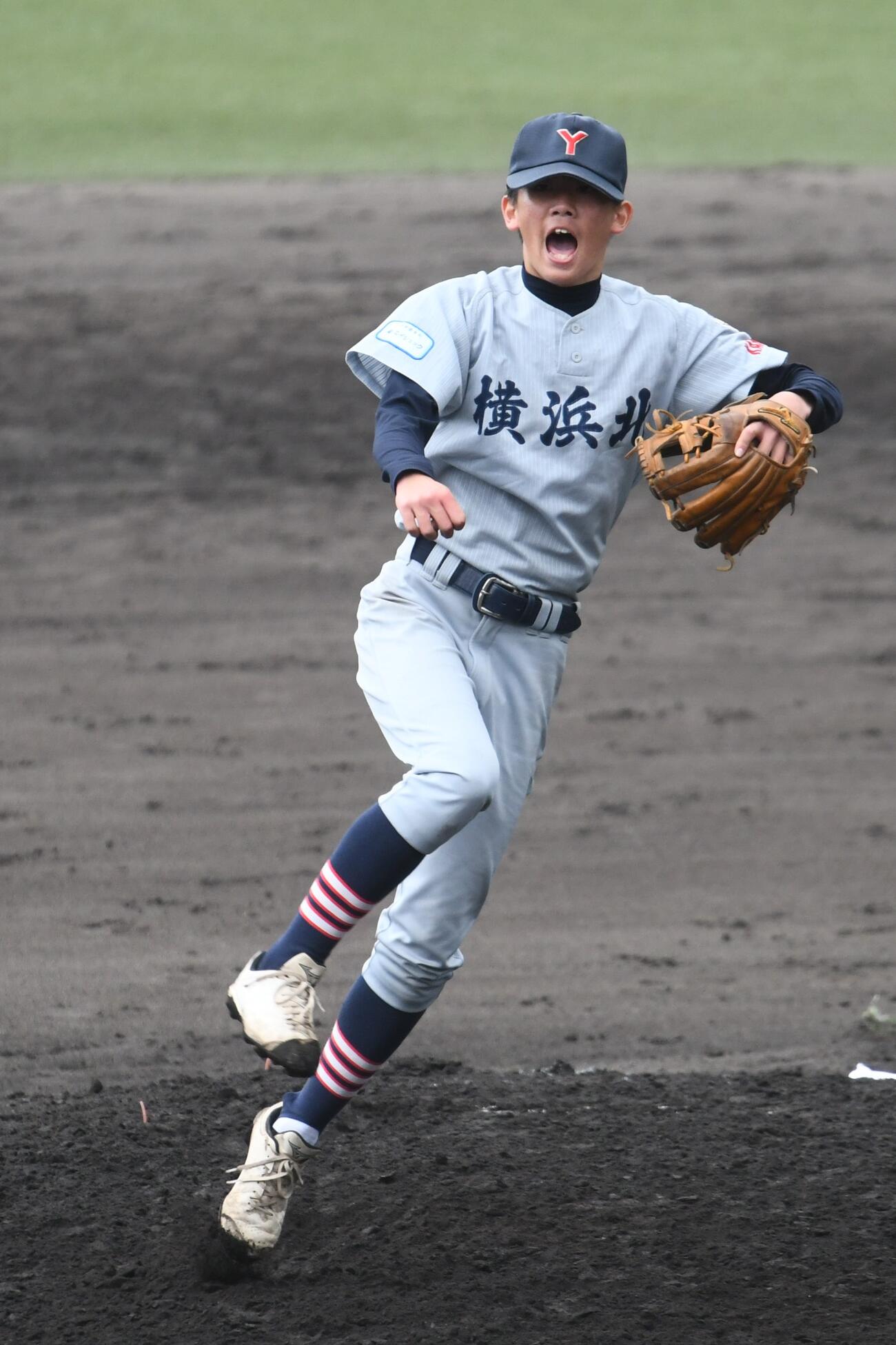 横浜北の2番手で登板した福田主将は雄叫びを上げながら力投した