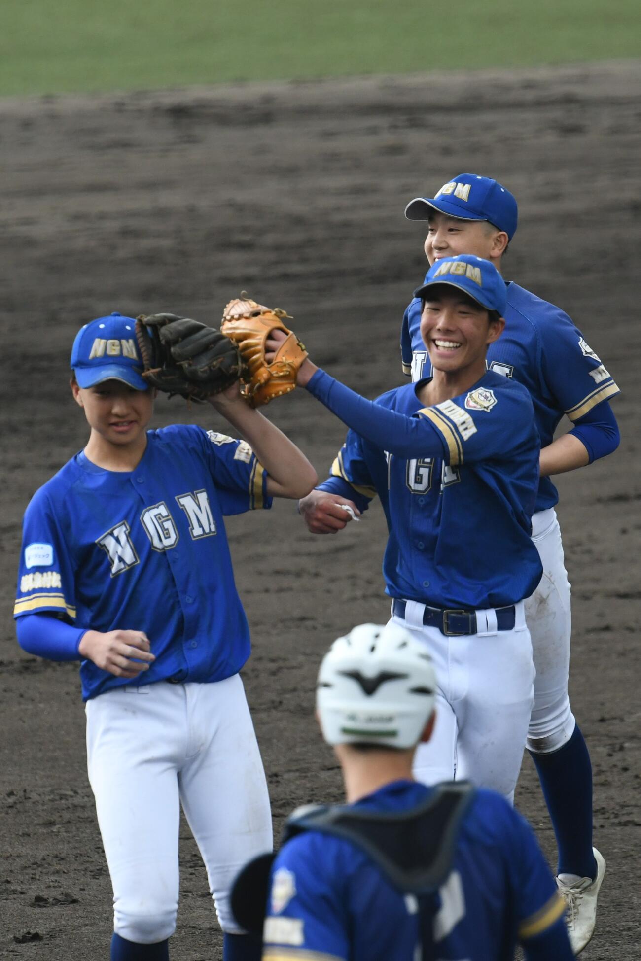 接戦を制した新津五泉村松。胸のマークの「NGM」が躍動した
