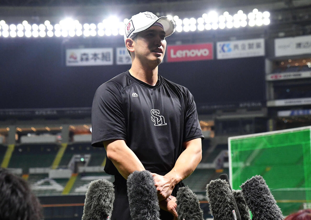 開幕前日に意気込みを語るソフトバンク栗原（撮影・岩下翔太）