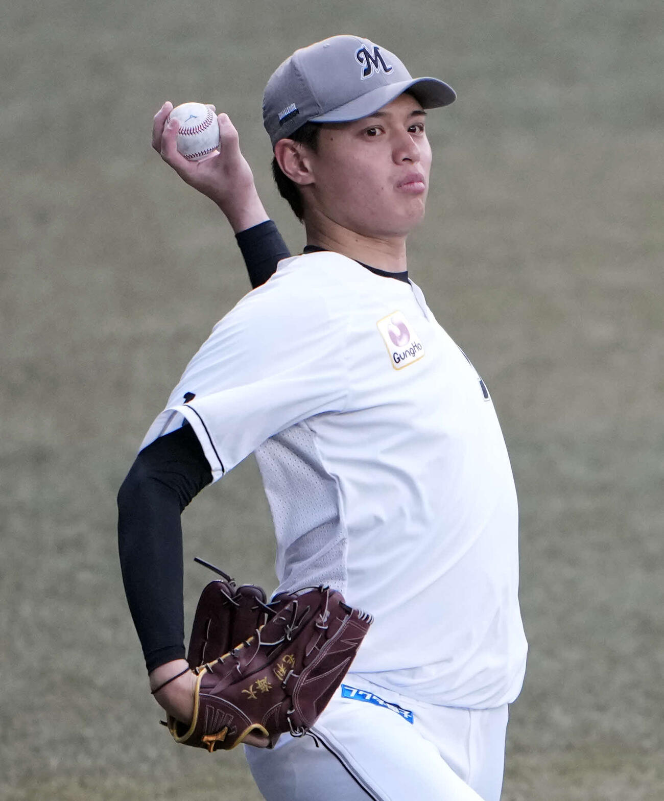 キャッチボールをするロッテ毛利（撮影・小島史椰）
