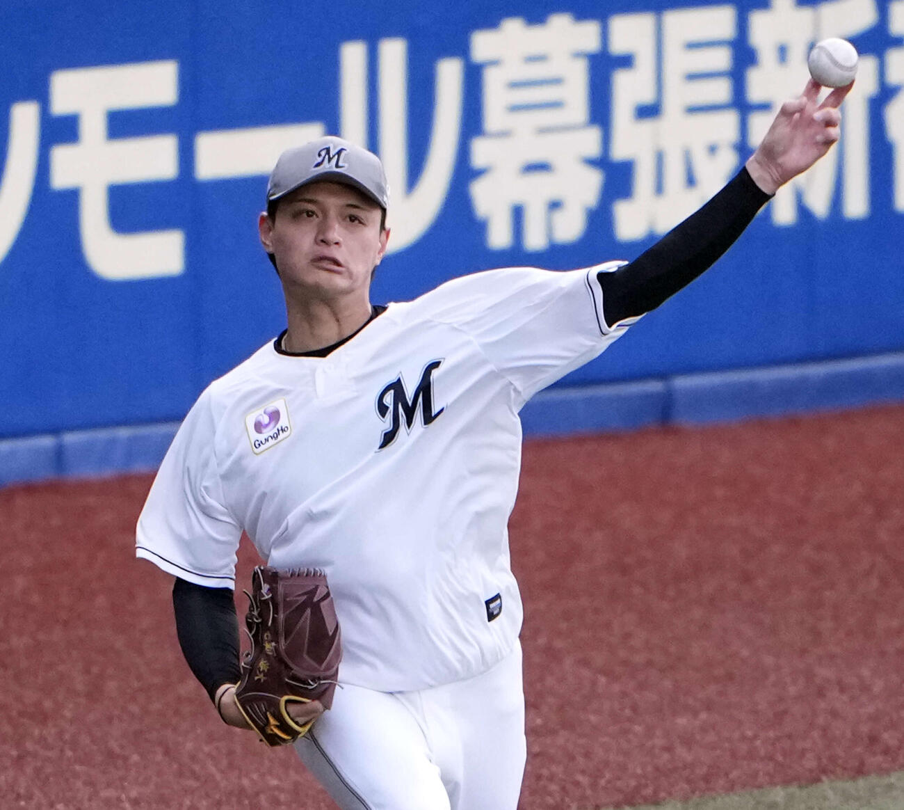 キャッチボールをするロッテ毛利（撮影・小島史椰）