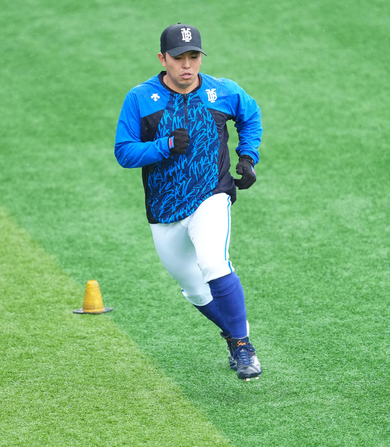 練習で汗を流すDeNA東（撮影・鈴木みどり）