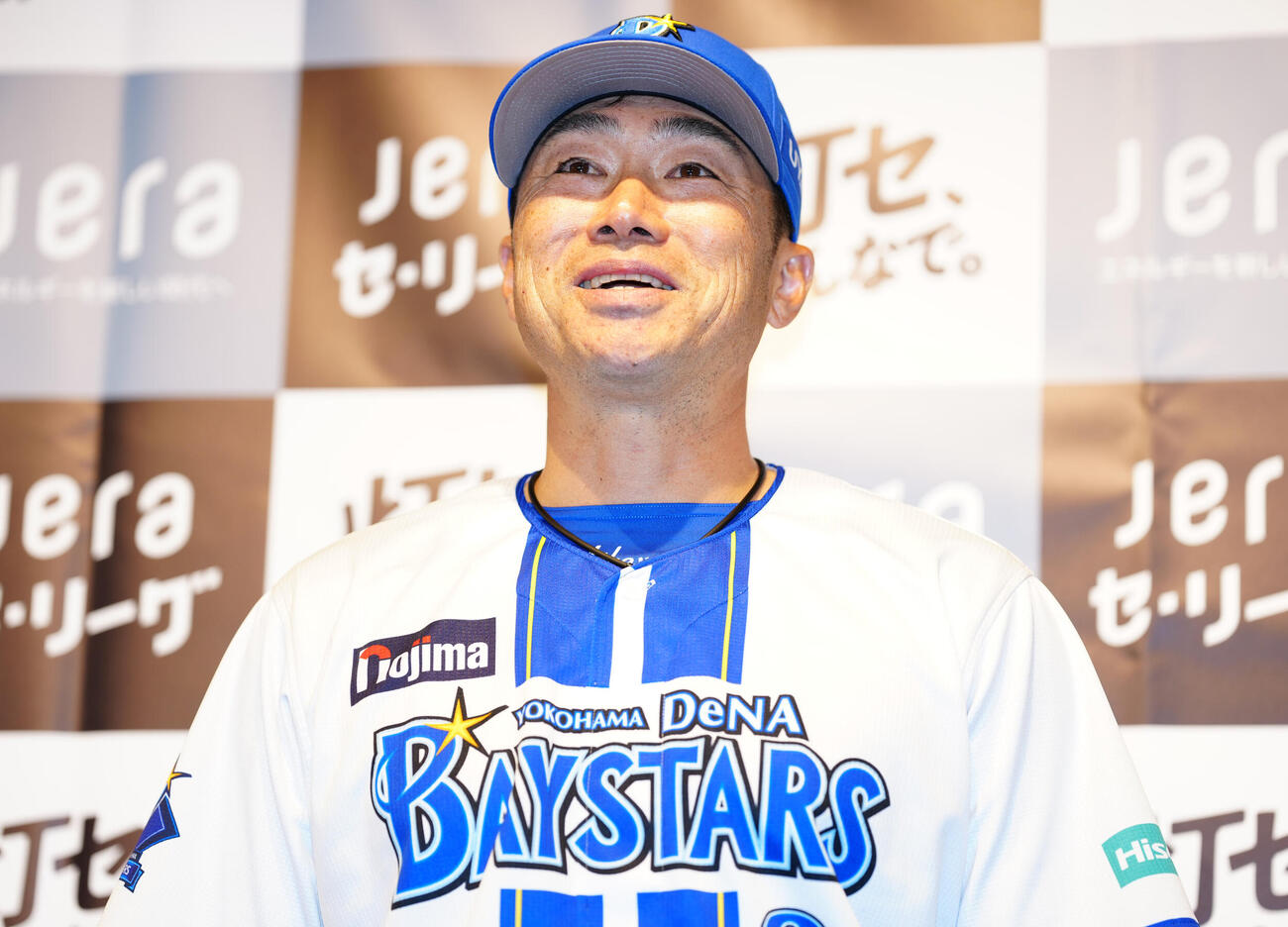前日会見で質問に答えるDeNA相川監督（撮影・鈴木みどり）
