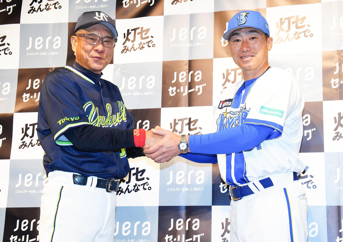 ヤクルトスワローズ　池山隆寛選手　実使用ユニフォームパンツ 燕パワーユニフォームでメンバー交換する#池山隆寛 監督 他の選手写真