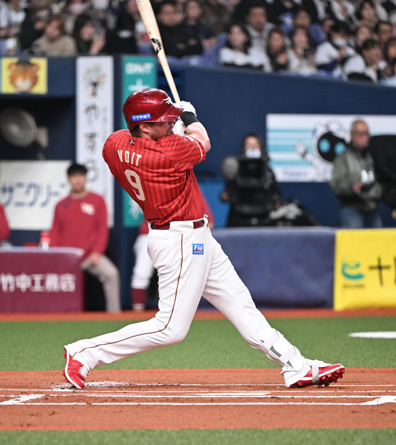 オリックス対楽天　1回表楽天1死一塁、右中間に二塁打を放つボイト（撮影・和賀正仁）