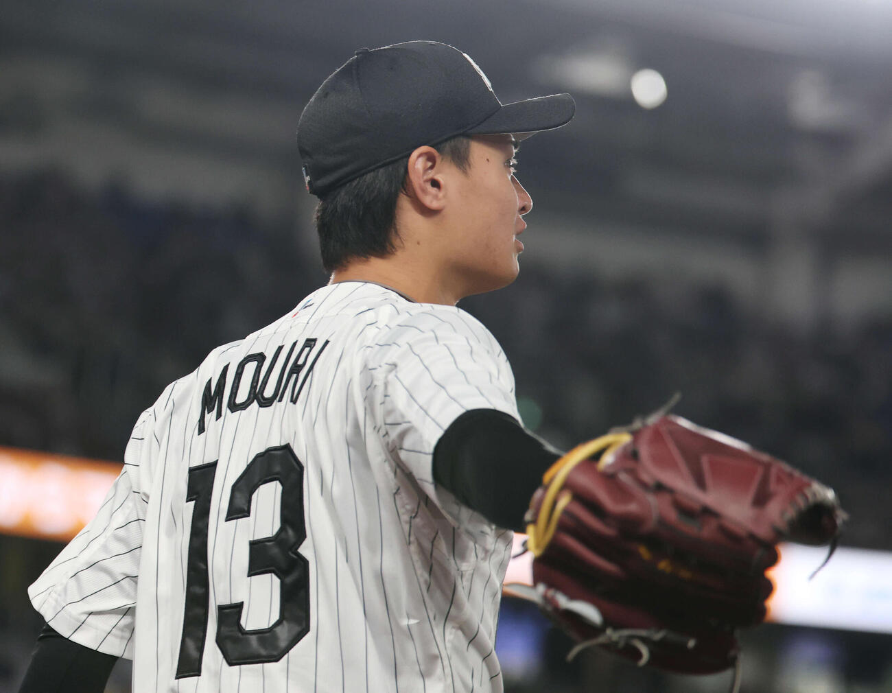 ロッテ対西武　2回裏ロッテ2死二塁、松川の適時打に腕を回す毛利（撮影・宮地輝）