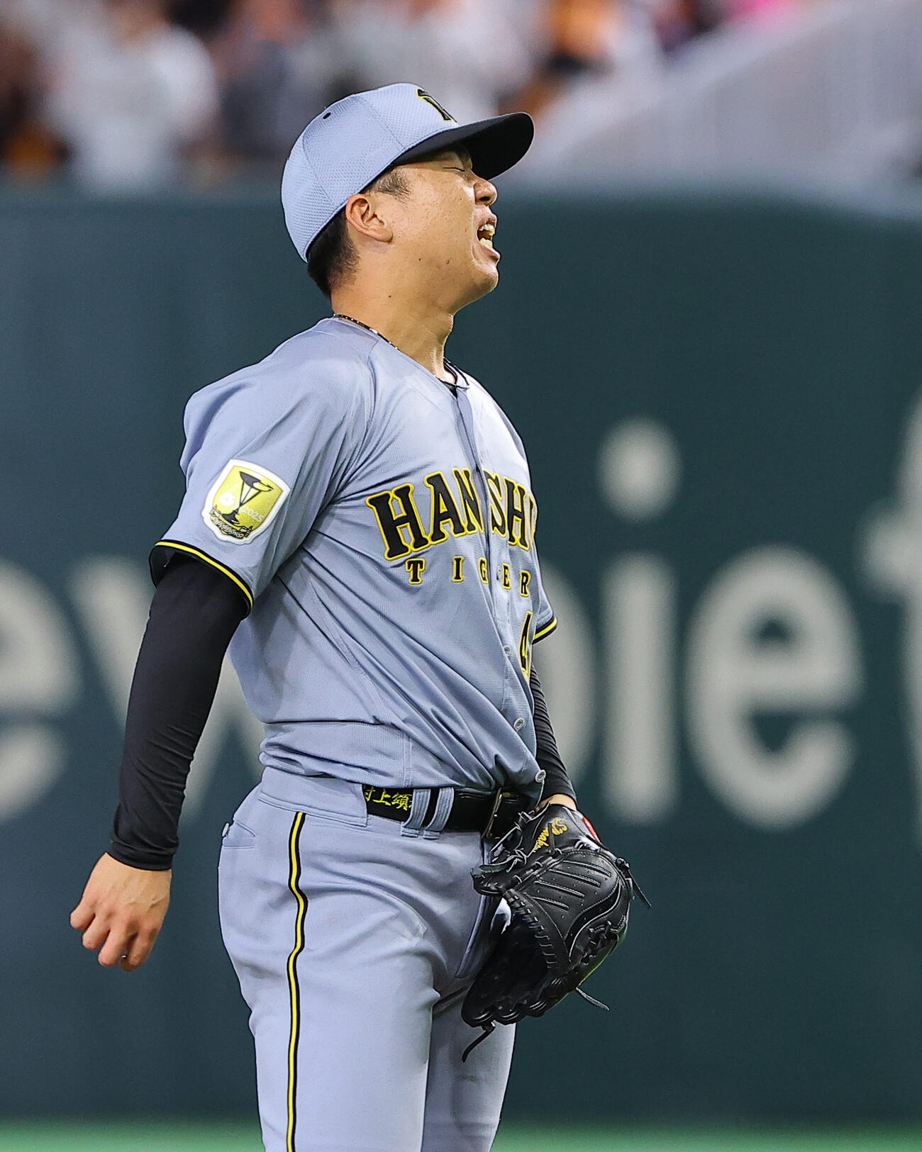 巨人対阪神　4回裏巨人1死、村上はダルベックに本塁打を浴びる（撮影・上田博志）