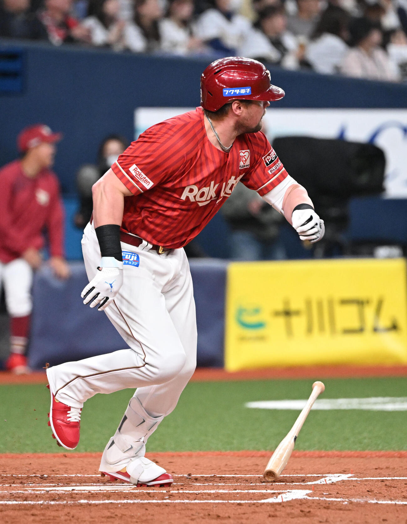 オリックス対楽天　2回表楽天2死満塁、左翼線に2点適時二塁打を放つボイト（撮影・和賀正仁）